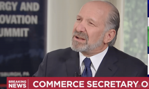 英伟达、AMD恢复向中国销售AI芯片，美国商务部长：中国只能买到英伟达“第四等”货