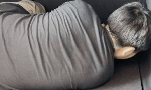 “9岁男孩被亲爸后妈塞后备厢”，生父回应：没有虐待，不会道歉，且孩子自愿！